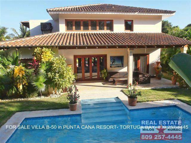 Puntacana resort Villa for sale in Tortuga Bay with garden view and swimming pool. This Villa number B-50 has 3 Bedrooms, 400 m2 of construction (4306 sq. ft.) and it has 1000 m2 of land lot. Tortuga Bay is close to La Cana Golf and Beach club, on the first nine holes. Asking price for Puntacana resort Villa for sale in Tortuga Bay is $825,000 Puntacana resort Villa for sale in Tortuga Bay is 100% finished, it has a service room, Villa comes furnished and has parking for two cars. Puntacana resort Villa for sale in Tortuga Bay